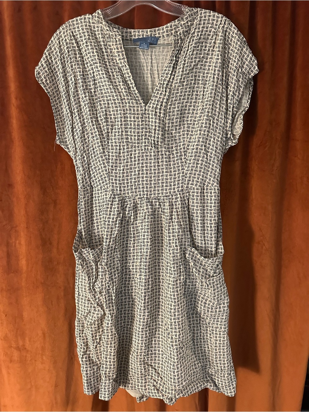 Anthropologie little love dress size 8 with pockets! Super cute love pattern
